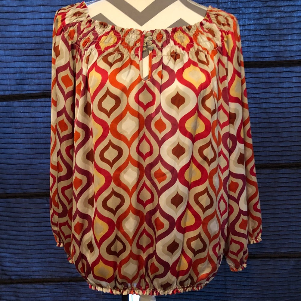 Super cute and colorful blouson top!